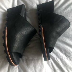 Sorel Joanie Mules size 9